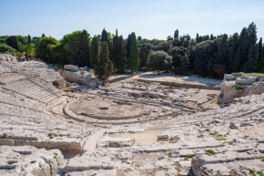 NEAPOLIS HOLIDAY